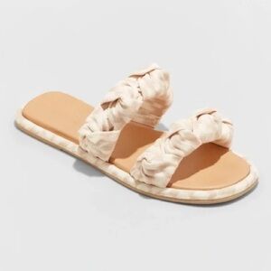 New Universal Threads Meg Sandals